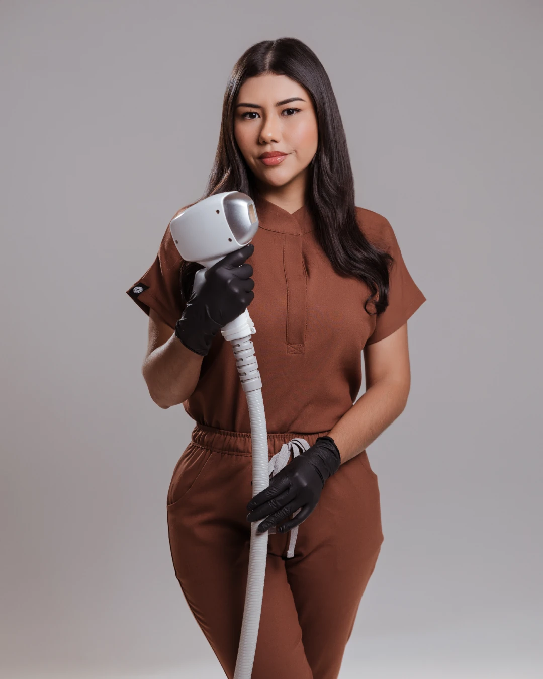 Profesional de Bela Estética con equipo de estética avanzada